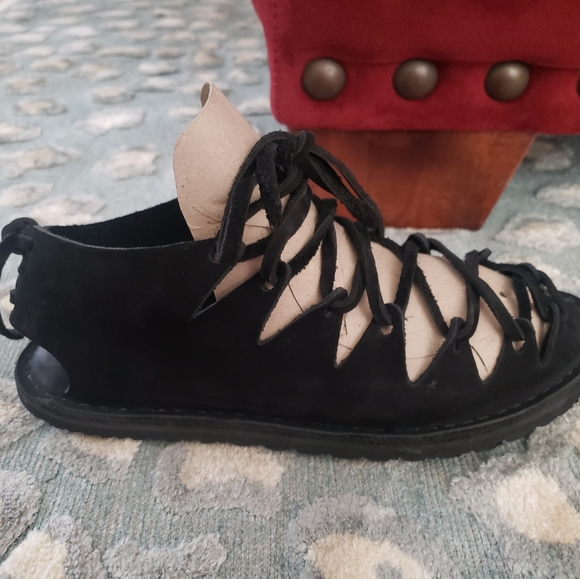 Black Lace Up Renaissance Gladiator Sandals Suede Leather - Picture 3 of 7